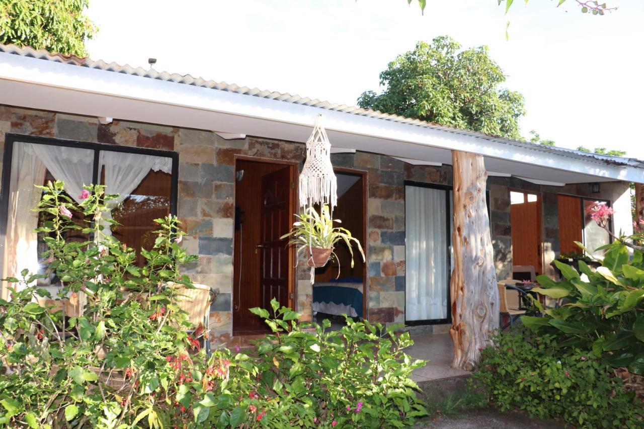 Hostal Avareipua Hanga Roa Ngoại thất bức ảnh